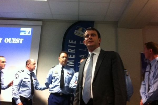 Manuel Valls salue le travail des gendarmes de Rennes, en terme de lutte contre les cambriolages