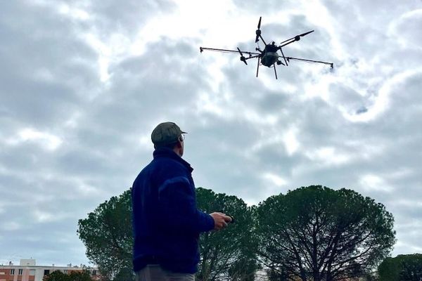 La commune de Hyères dans le Var s'appuie sur des drones pour lutter contre la prolifération des moustiques dans les zones difficiles d'accès.