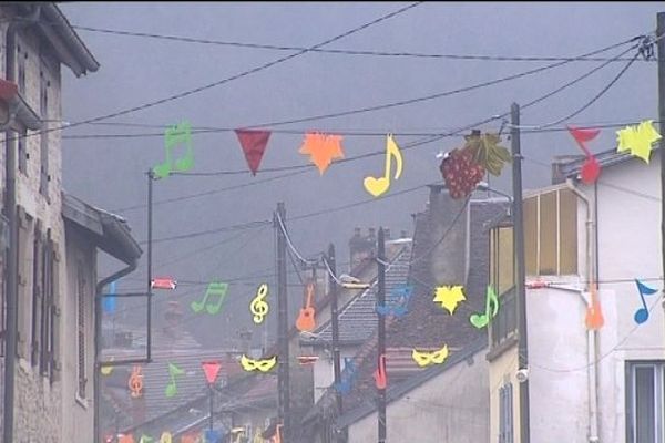 Malgré la pluie, les préparatifs suivent leur cours pour accueillir la Percée.