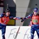 Quentin Fillon Maillet en train de passer le relais à Paula Botet, lors du relais mixte simple, à Oberhof en Allemagne, épreuve de Coupe du monde de biathlon, dimanche 12 janvier 2025.