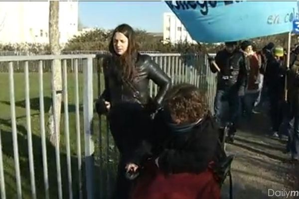 Rodolphe Gerfault et Blandine Chassagne, devant le collège de la Durantière jeudi 21 février