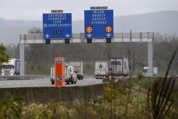 Illustration de l'autoroute A40 et jonction avec l'A42 dans le département de l'Ain.