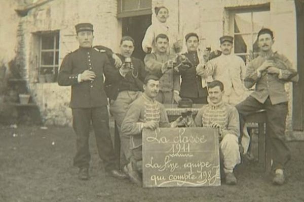 Les archives apportées par les familles d'anciens poilus sont numérisées et rendues à leur propriétaires.