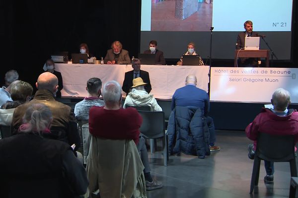 Les acheteurs étaient aussi bien présents dans la salle qu'en ligne.