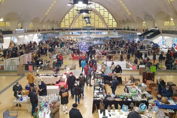 Au total, une cinquantaine d'exposants ont participé au marché aux puces du Boulingrin, pour une soixantaine en temps normal