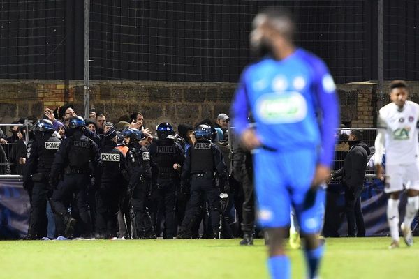 Les forces de l'ordre ont évacué les supporters toulousains.