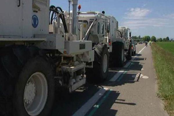 Les mesures sont réalisée avec des camions équipées de plaques vibrantes
