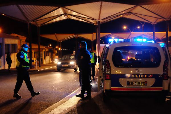 Les contrôles à la frontière espagnole sont renforcés après les attentats de Barcelone et Cambrils. Tous les départements limitrophes sont concernés.