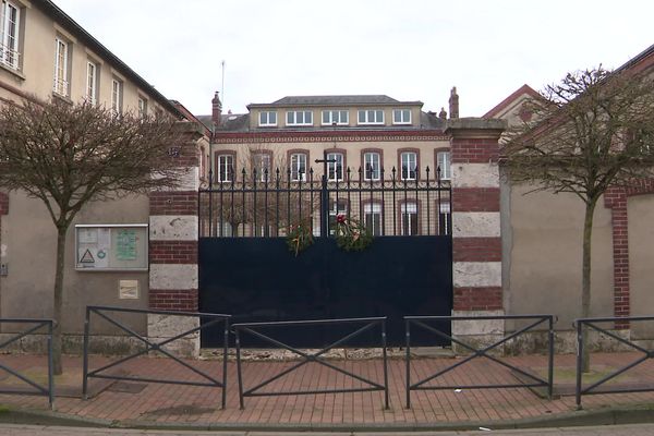 L'enseignante exerçait au sein de l'école Saint-Ferdinand de Chartres.