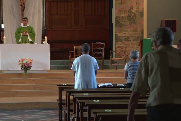 A l'église Saint-Jacques, dans le 8 e arrondissement de Lyon, il y a eu 7 départs d'incendie en moins d'un an