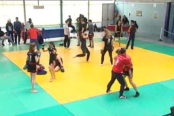 Le wushu sanda mêle différentes techniques d'arts martiaux