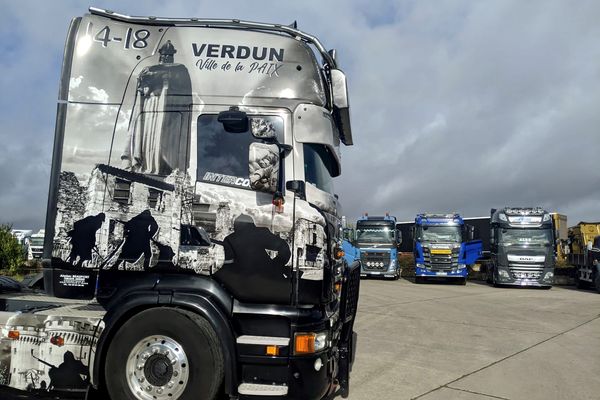 Le rassemblement des camions ne pouvait pas passer inaperçu à Chambley (54). "Ils sont là pour partager leur passion". 