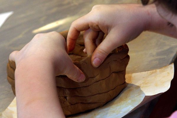 De jeunes brivistes découvrent la poterie et la préhistoire au Musée Labenche à Brive