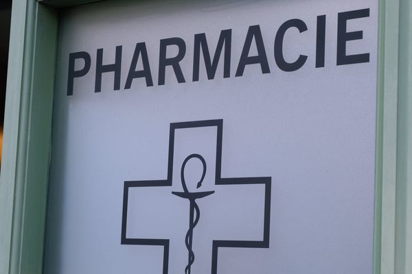 Enseigne de pharmacie - image d'illustration