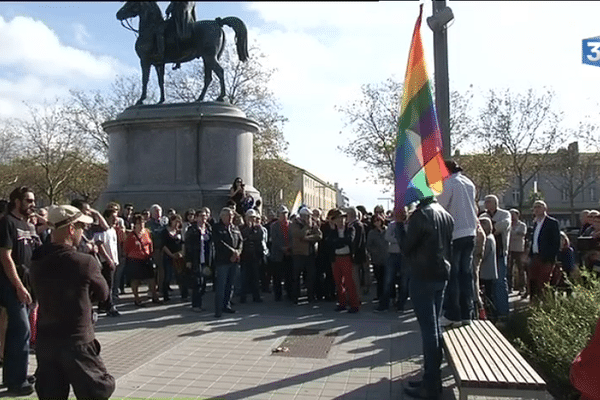 La manifestation des associations Lesbiennes Gay et Trans de Vendée après l'agression homophobe du week-end dernier.