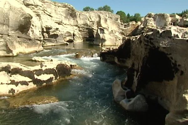 Une personne est portée disparue après être tombée dans les Cascades du Sautadet à la Roque-sur-Cèze dans le Gard. Malgré un important dispositif de secours, la victime n'a pas été localisée.