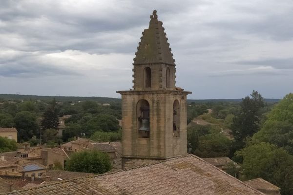 Une partie du clocher de l'église s'est effondrée.