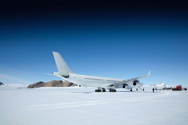 L'Airbus A340 a volé pendant 5 heures entre l'Afrique du Sud et l'Antarctique avant de se poser sur une piste de 3 kilomètres 