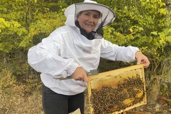 Dorothée Singer fait partie des femmes qui ont été formées grâce au programme Women for Bees.