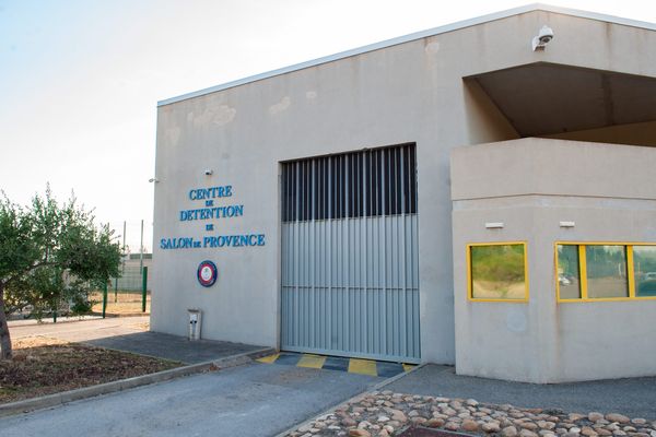 Un détenu souffrant de troubles psychiatriques a agressé plusieurs surveillants de prison le 3 mai.