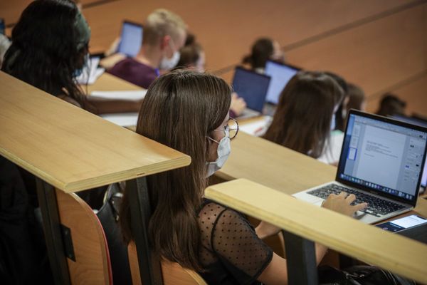 En dehors des travaux pratiques qui sont maintenus en présentiel, les autres cours ont lieu uniquement à distance - Photo d'illustration