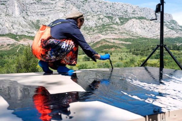 Fabienne Verdier sur le motif - Montagne Sainte-Victoire 2018 