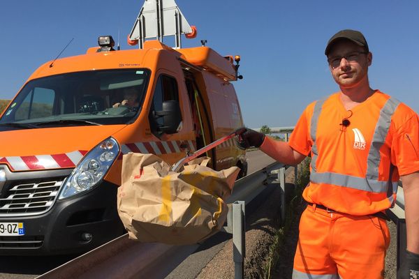 Un patrouilleur de la DIR au bord de l'A38 en août 2018.