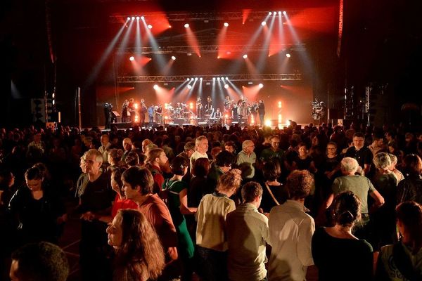 Les danseurs du festival de musique bretonne Yaouank le plus grand fest-noz de Bretagne à Rennes au Parc des Expositions de Bruz Saint-Jacques de la Lande (35) en Bretagne. 23/11/2019
 