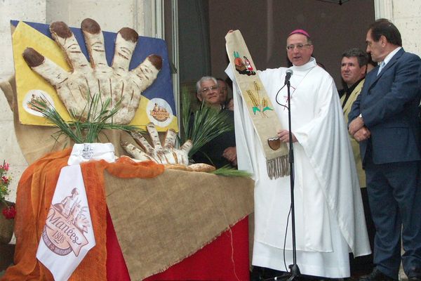 Mgr Bernard Housset, évêque de Montauban, a été nomme évêque de La Rochelle et de Saintes (Charente-Maritime) par le pape Benoît XVI en 2006