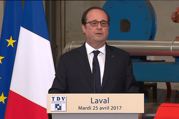 François Hollande, en déplacement à Laval en Mayenne le 25 avril 2017