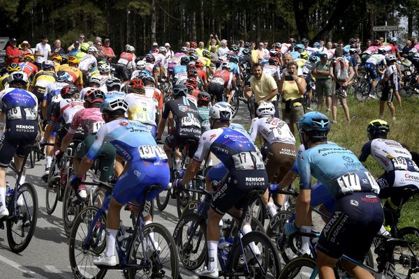 Les coureurs de la 4e étape du Tour de Bretagne 2023 auront à gravir à six reprises la fameuse côte de Cadoudal à Plumelec (ici, lors de La Bretagne Classic 2022).