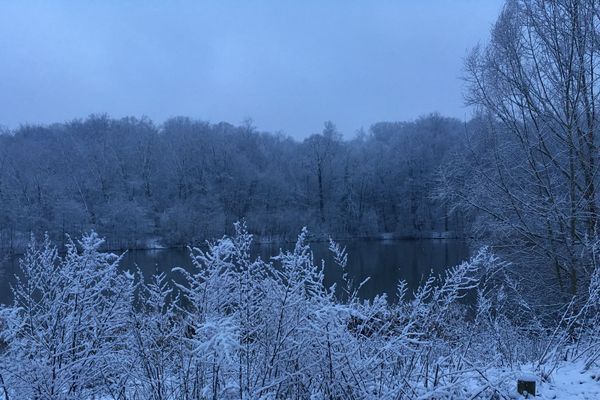 l'Ile-de-France s'est réveillée sous un manteau blanc comme ici, à Meudon, dans les Hauts-de-Seine.