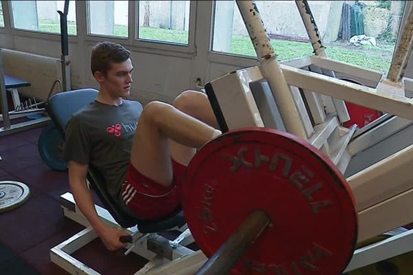 La journée commence par une séance de musculation. 