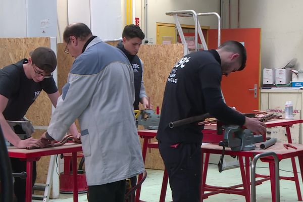 L'école 19 degrés va former gratuitement et en alternance 12 plombiers chauffagistes par an.