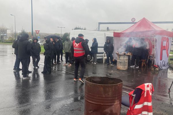 Au dépôt de Saint-Ouen l'Aumône, au 18eme jour de grève.