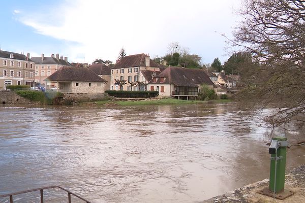 Trois communes restent privées d'eau potable après ces crues importantes.