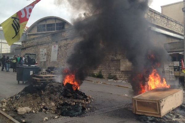 Feu devant un dépôt SNCF de Nîmes