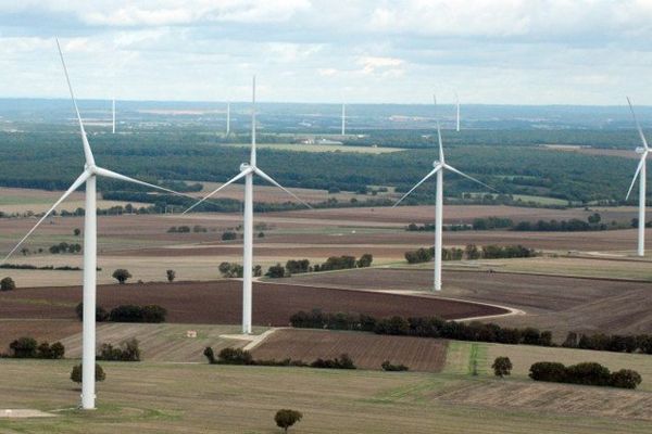 Parc d'éoliennes entre Poitiers et Angoulême.