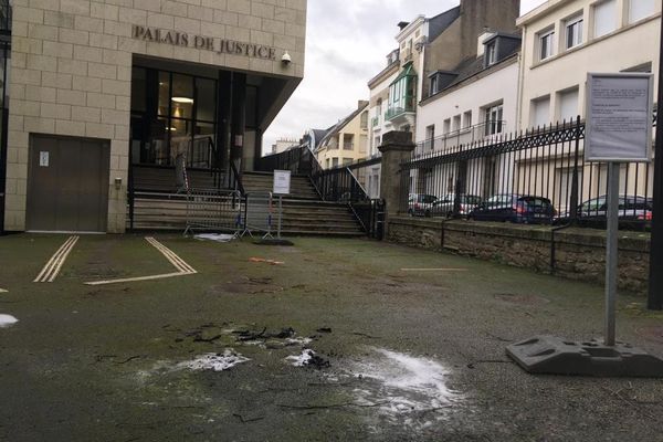 Un homme s'est immolé devant le tribunal de Quimper