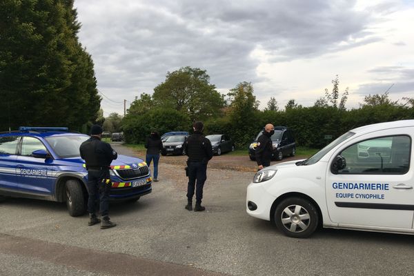 Evacuation d'un squat à Cagny  ce 20 octobre au matin. 7 familles s'étaient installées depuis septembre dans 3 maisons. 