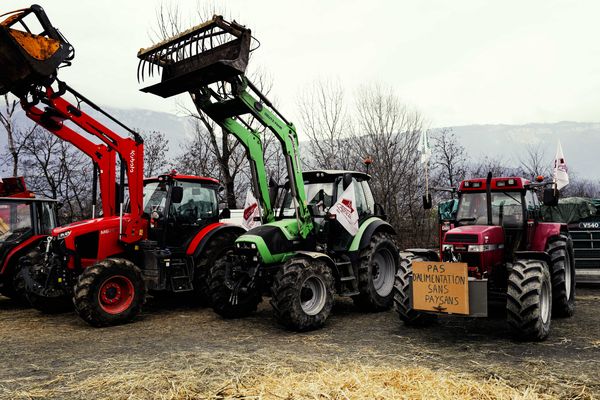 L'année dernière, les agriculteurs d'Isère s'étaient aussi massivement mobilisés contre leurs conditions de vie et de travail.