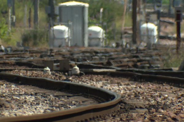 Sous l'effet des fortes chaleurs, les rails du réseau SNCF peuvent de déformer de plusieurs centimètres