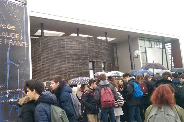 Manifestation le 29 janvier 2018 des élèves du lycée claude de France à Romorantin-Lanthenay 