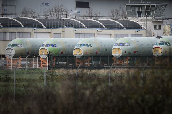 Fuselages d'avion en construction dans l'usine Airbus, à Montoir-de-Bretagne, 3 janvier 2023