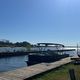 Au lendemain du drame, le bateau qui a percuté le jeune adolescent est à quai au bord du lac de Cazaux.