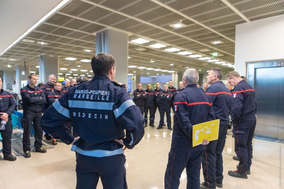 83 bomberos franceses fueron enviados desde Marsella como refuerzos