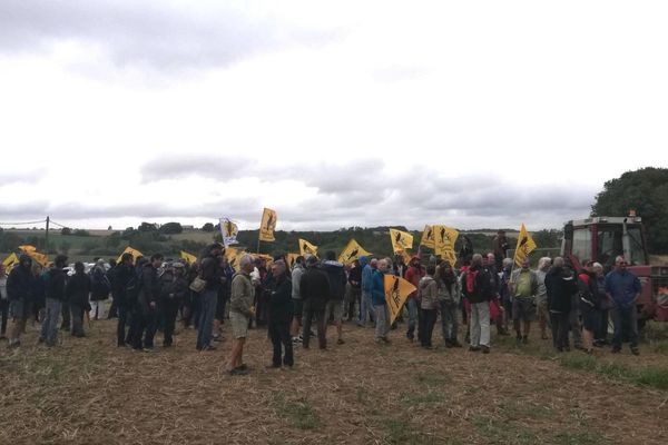 En août 2018, des agriculteurs de la France entière avaient mené une action secrète à Clion (Indre) pour protester contre le rachat de terres par des investisseurs chinois.