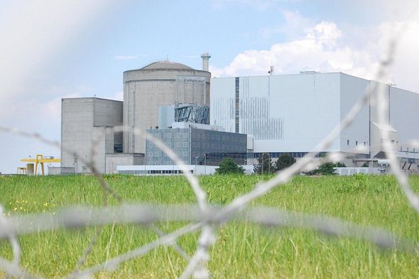 La Centrale nucléaire du Blayais prise le 25 avril 2011
