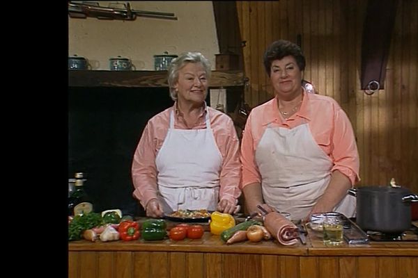 Maïté en duo avec Micheline a présenté l'émission devenue culte "La Cuisine des Mousquetaires" de 1983 à 1997 puis "A table" de 1995 à 1999 sur F R 3 

