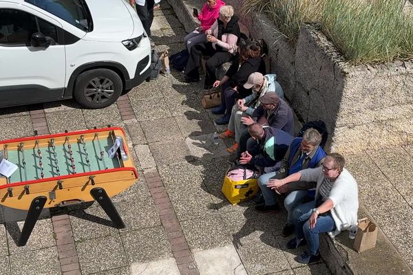 Une journée consacrée aux plus démunis à Auxerre où ils peuvent se restaurer, se faire soigner ou encore couper les cheveux